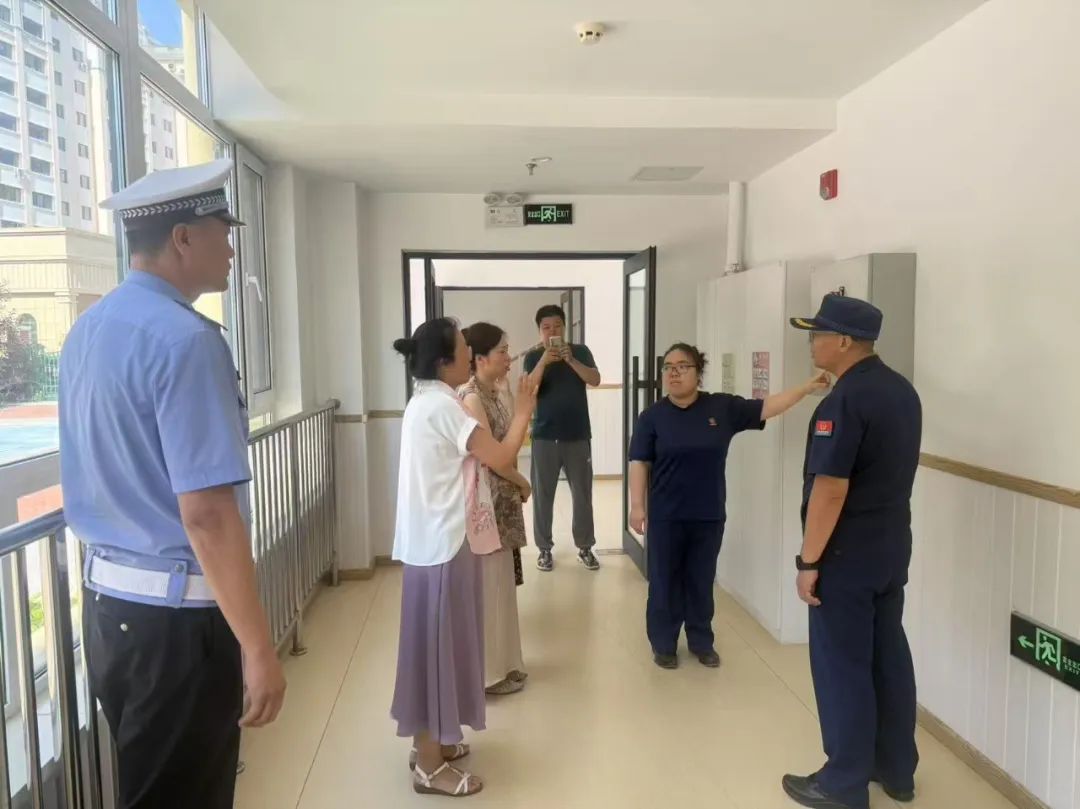 夏季行動(dòng) | 東風(fēng)交警大隊(duì)聯(lián)合多部門深入轄區(qū)幼兒園開(kāi)展校車安全專項(xiàng)治理行動(dòng) 圖片