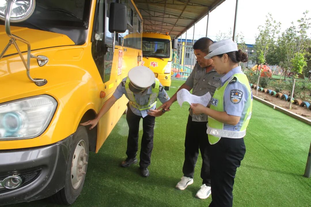 交通安全百日行動(dòng) | 筑牢安全防線 守護(hù)平安上學(xué)路