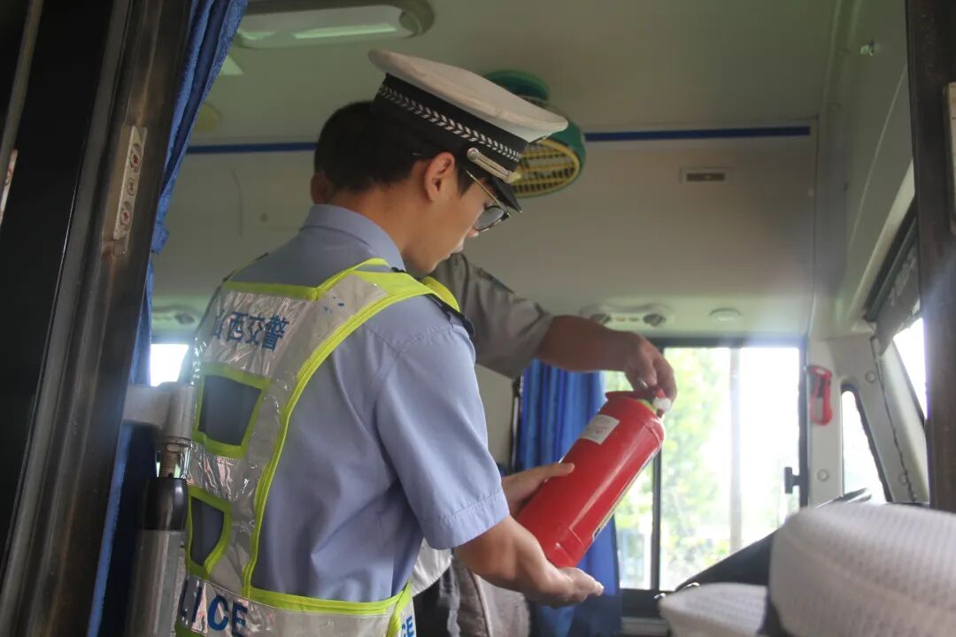 交通安全百日行動(dòng) | 筑牢安全防線 守護(hù)平安上學(xué)路