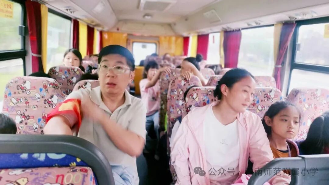 筑牢出行安全屏障 守護(hù)學(xué)子平安上學(xué)路——淮師附小山南校區(qū)多舉措強(qiáng)化校車安全管理 筑牢出行安全屏障 守護(hù)學(xué)子平安上學(xué)路——淮師附小山南校區(qū)多舉措強(qiáng)化校車安全管理