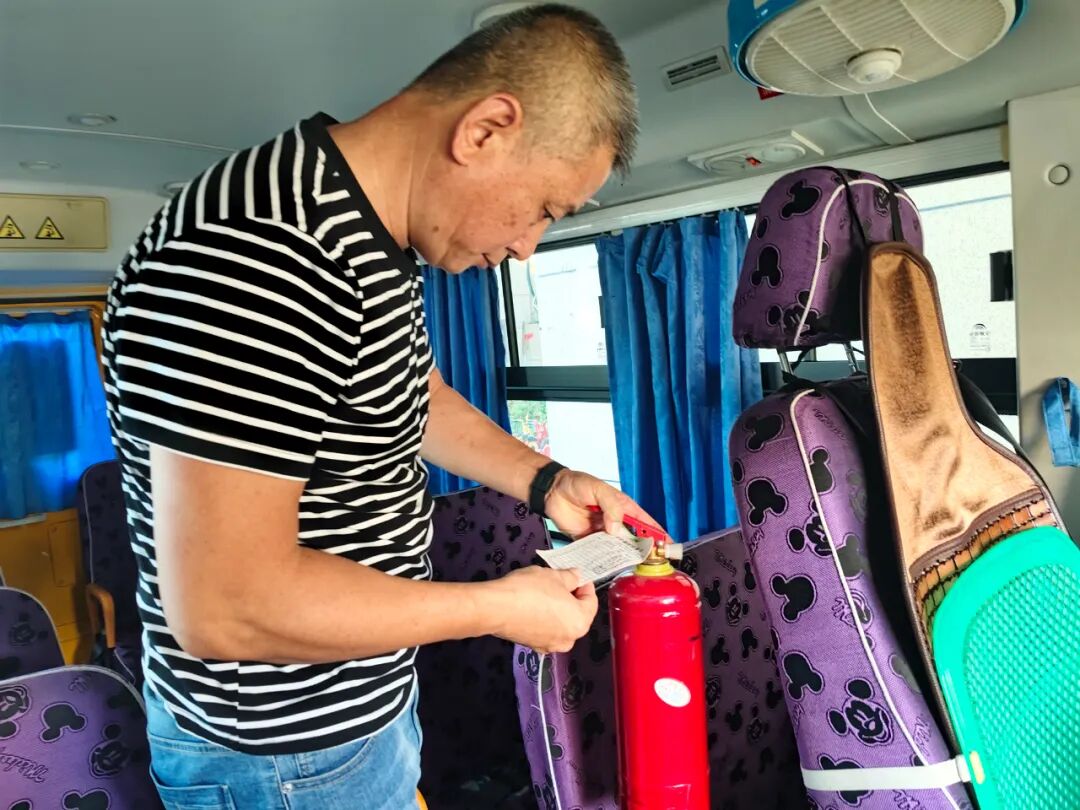 【校車安全】安全乘校車 平安伴我行——榜頭鎮(zhèn)藍(lán)天幼兒園校車安全應(yīng)急演練 【校車安全】安全乘校車 平安伴我行——榜頭鎮(zhèn)藍(lán)天幼兒園校車安全應(yīng)急演練