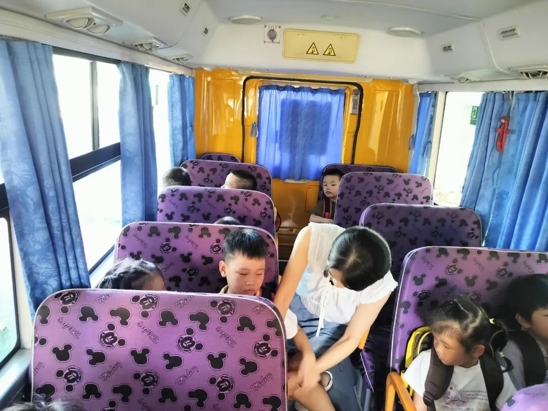 【校車安全】安全乘校車 平安伴我行——榜頭鎮(zhèn)藍(lán)天幼兒園校車安全應(yīng)急演練 【校車安全】安全乘校車 平安伴我行——榜頭鎮(zhèn)藍(lán)天幼兒園校車安全應(yīng)急演練