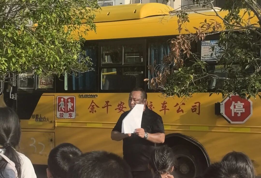 以練筑安全，守護上學(xué)路——古埠鎮(zhèn)中心小學(xué)開展校車安全應(yīng)急演練