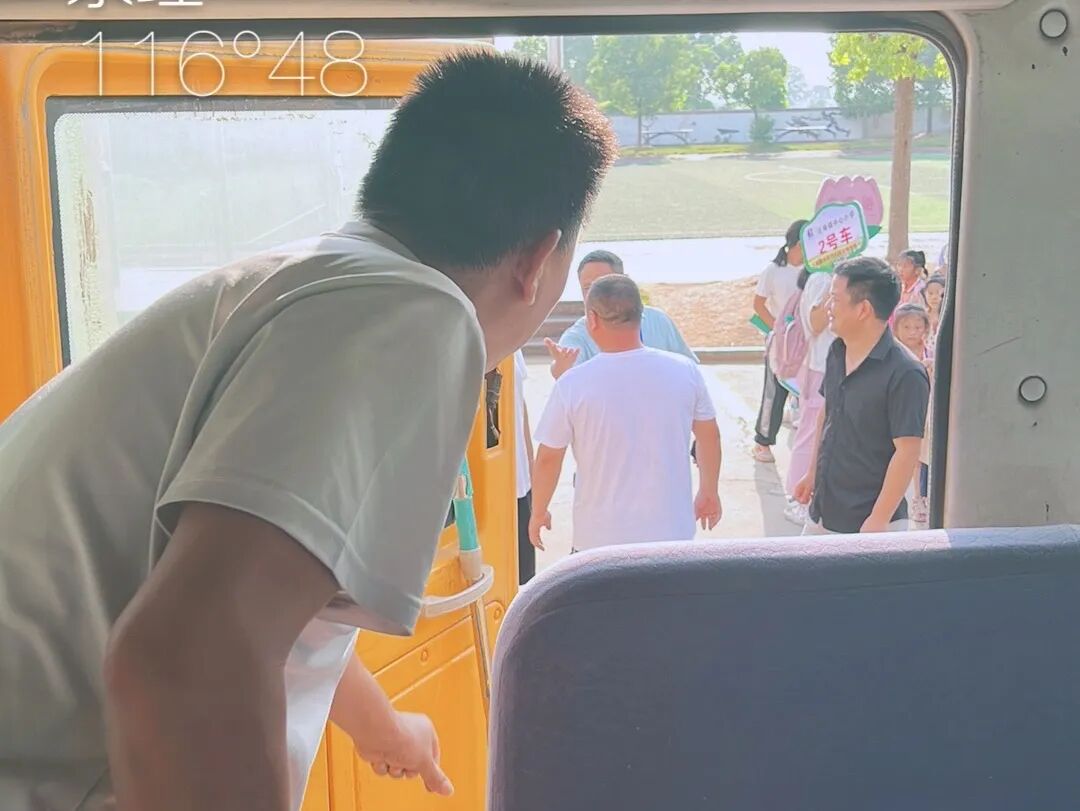 以練筑安全，守護上學(xué)路——古埠鎮(zhèn)中心小學(xué)開展校車安全應(yīng)急演練