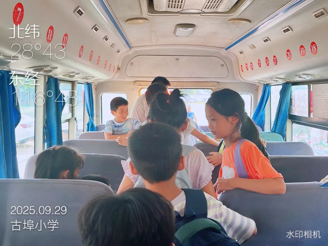 以練筑安全，守護上學(xué)路——古埠鎮(zhèn)中心小學(xué)開展校車安全應(yīng)急演練