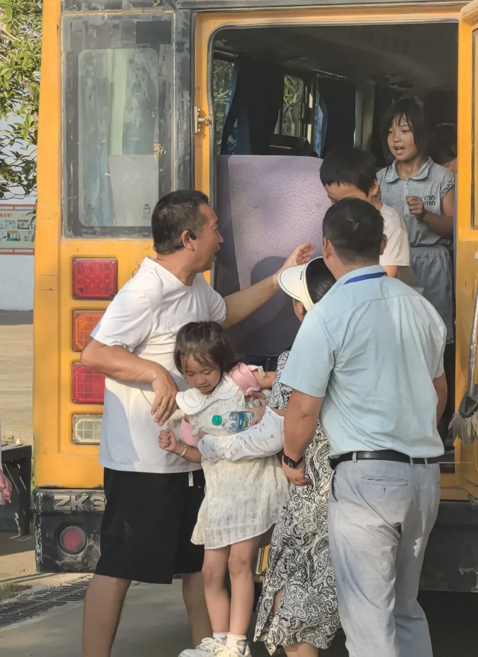 以練筑安全，守護上學(xué)路——古埠鎮(zhèn)中心小學(xué)開展校車安全應(yīng)急演練