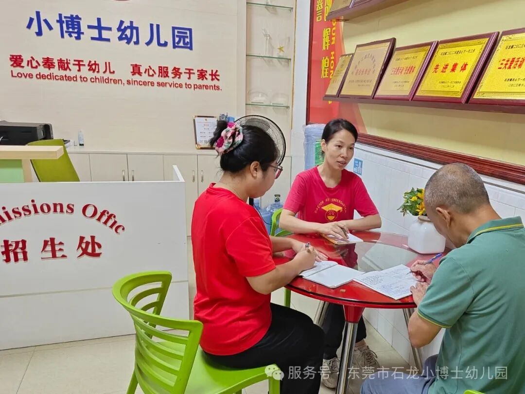【校車演練】安全乘車，伴我同行——小博士幼兒園校車逃生安全演練活動