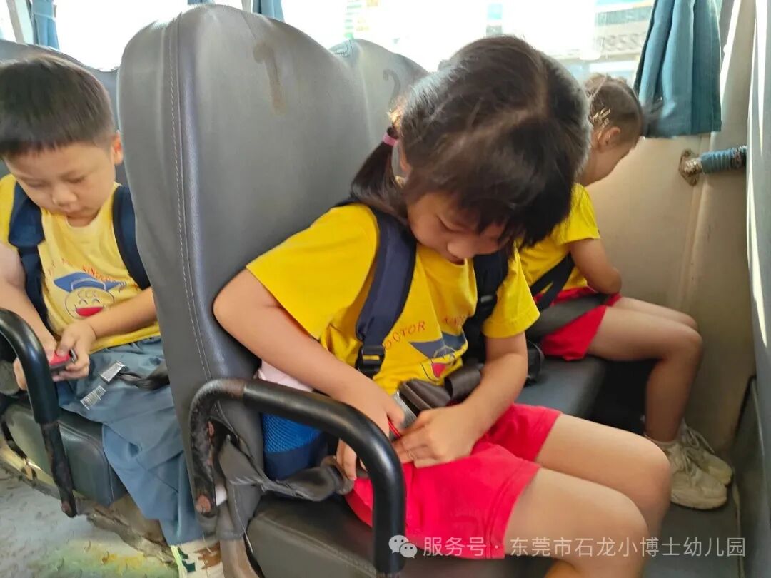 【校車演練】安全乘車，伴我同行——小博士幼兒園校車逃生安全演練活動