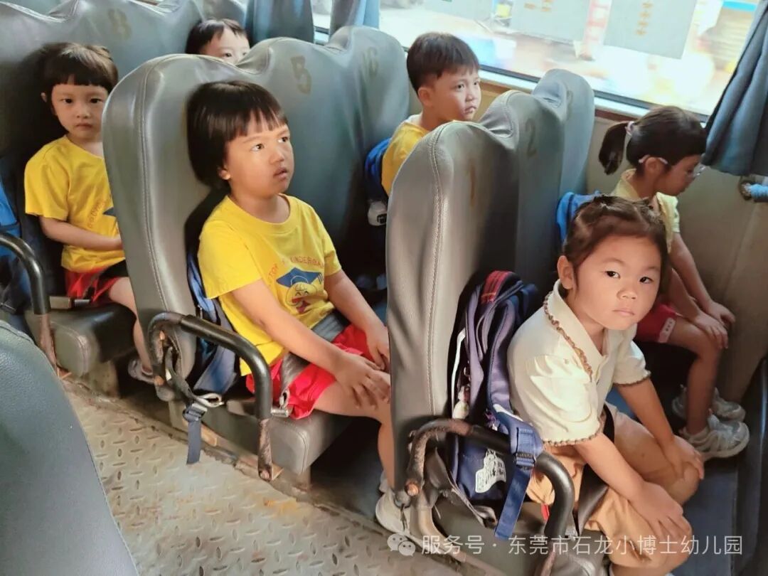 【校車演練】安全乘車，伴我同行——小博士幼兒園校車逃生安全演練活動