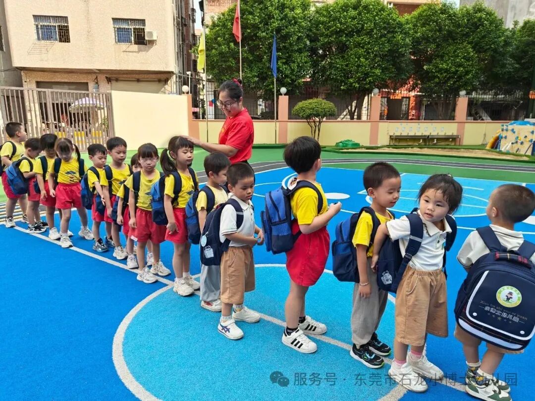 【校車演練】安全乘車，伴我同行——小博士幼兒園校車逃生安全演練活動