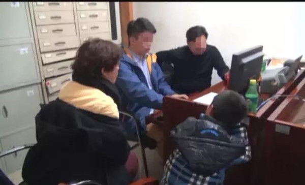 校車點(diǎn)離家近就不送了？8歲童沒(méi)出小區(qū)就被綁架