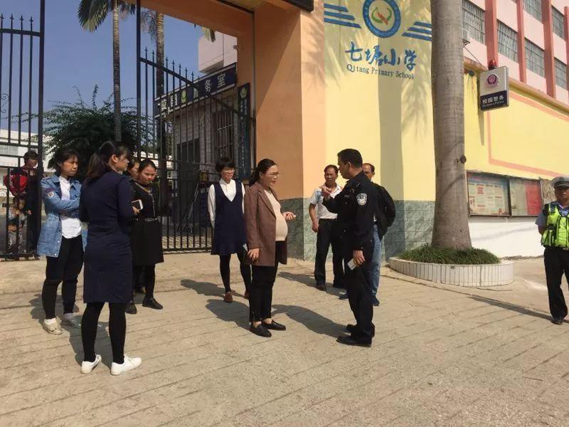 用這樣的“校車”接送小孩，您真的放心嗎？