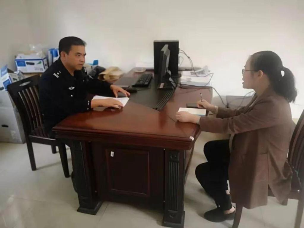 用這樣的“校車”接送小孩，您真的放心嗎？