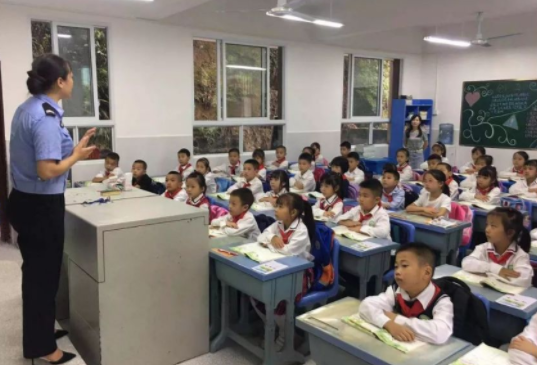 復(fù)課在即，樂山交警五項(xiàng)舉措為莘莘學(xué)子撐起“平安傘”！