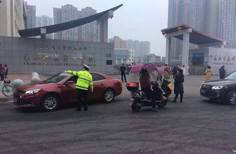 復(fù)課在即，樂山交警五項(xiàng)舉措為莘莘學(xué)子撐起“平安傘”！