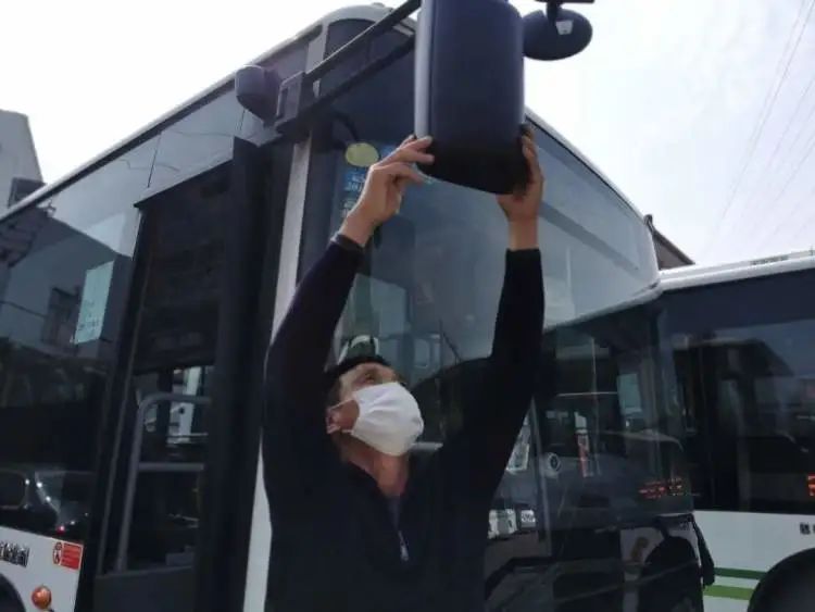 開學(xué)在即，公交開啟“護(hù)校復(fù)學(xué)”模式，對(duì)“大鼻子”校車及相關(guān)車輛開展大檢查！