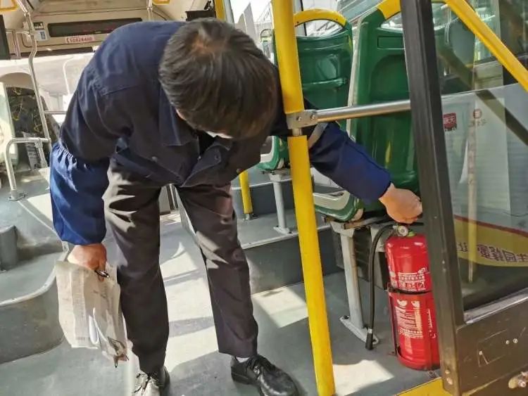 開學(xué)在即，公交開啟“護(hù)校復(fù)學(xué)”模式，對(duì)“大鼻子”校車及相關(guān)車輛開展大檢查！