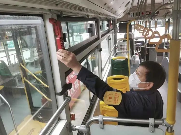 開學(xué)在即，公交開啟“護(hù)校復(fù)學(xué)”模式，對(duì)“大鼻子”校車及相關(guān)車輛開展大檢查！