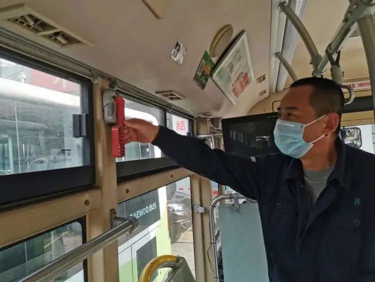 開學(xué)在即，公交開啟“護(hù)校復(fù)學(xué)”模式，對(duì)“大鼻子”校車及相關(guān)車輛開展大檢查！