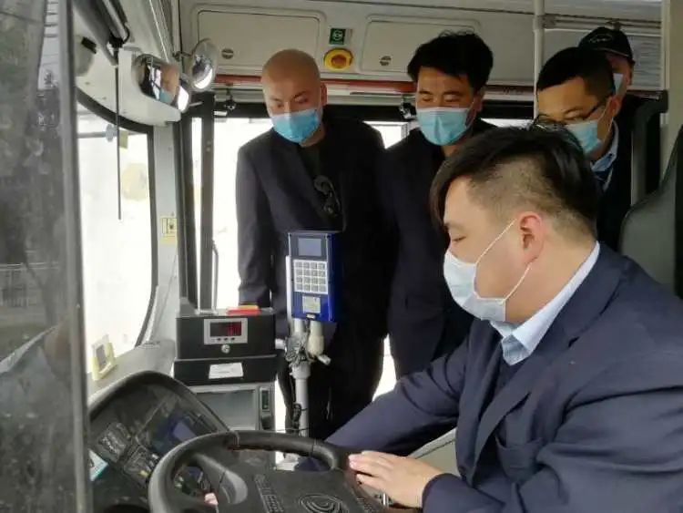 開學(xué)在即，公交開啟“護(hù)校復(fù)學(xué)”模式，對(duì)“大鼻子”校車及相關(guān)車輛開展大檢查！