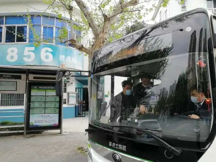 開學(xué)在即，公交開啟“護(hù)校復(fù)學(xué)”模式，對(duì)“大鼻子”校車及相關(guān)車輛開展大檢查！
