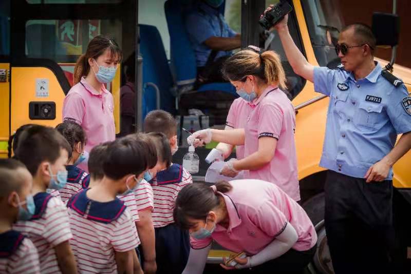 校車?yán)Ь撑c破局系列報(bào)道之一 ：筑牢校車安全還需政策“添把火”