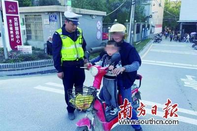 打擊“黑校車” 筑牢校園交通安全防線 打擊“黑校車” 筑牢校園交通安全防線