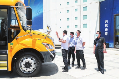 十年風雨兼程 伴隨校車發(fā)展 宇通校車守護學童出行安全 十年風雨兼程 伴隨校車發(fā)展 宇通校車守護學童出行安全