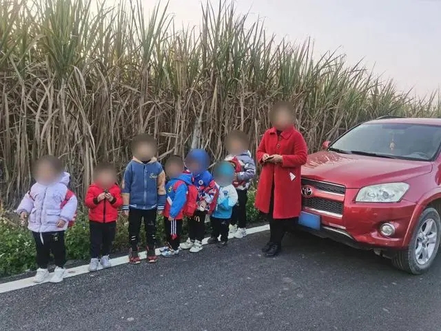 收了“接送費(fèi)”，卻如此接孩子？！家長(zhǎng)們，你們真的能放心嗎？