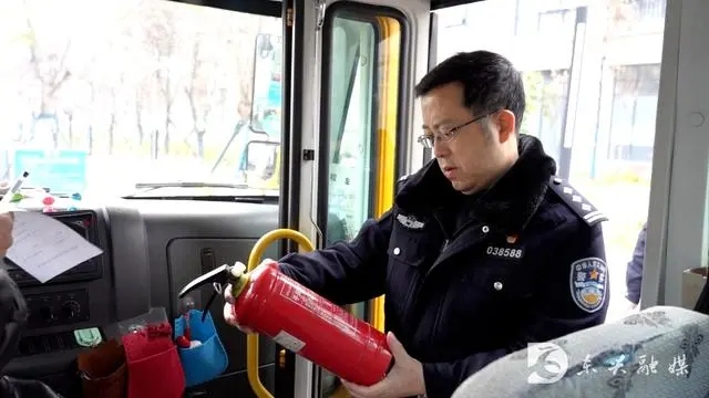 校車“大體檢” 安全迎開學(xué) 校車“大體檢” 安全迎開學(xué)