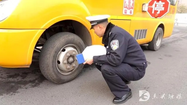 校車“大體檢” 安全迎開學(xué) 校車“大體檢” 安全迎開學(xué)