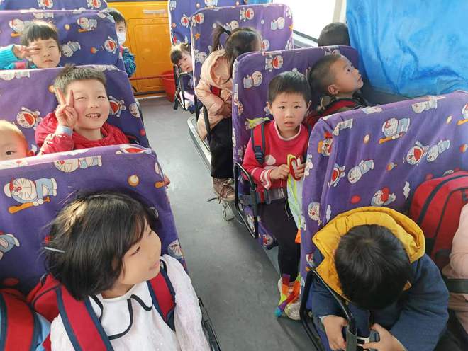 筑牢校車(chē)安全防線(xiàn)，確保校車(chē)安全運(yùn)行 ——新邵坪上鎮(zhèn)聯(lián)合執(zhí)法校車(chē)安全檢查