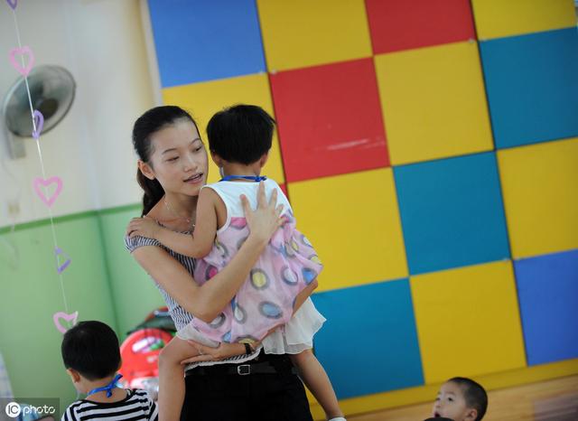 幼兒園門前的“離別”大戲:如何預(yù)防及應(yīng)對(duì)孩子的分離焦慮 幼兒園門前的“離別”大戲:如何預(yù)防及應(yīng)對(duì)孩子的分離焦慮