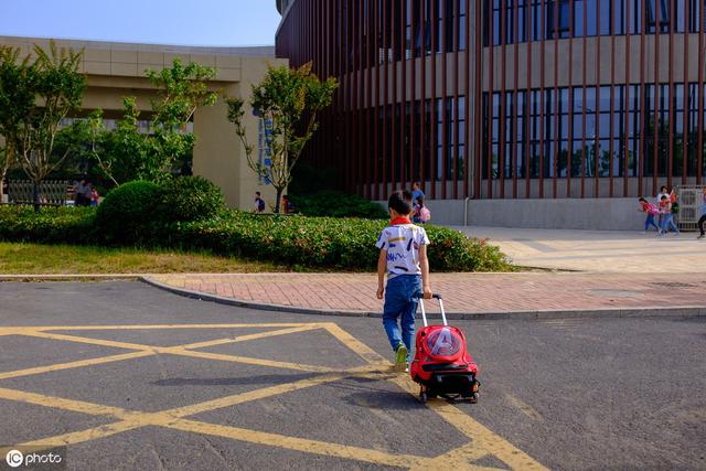 幼兒園門前的“離別”大戲:如何預(yù)防及應(yīng)對(duì)孩子的分離焦慮 幼兒園門前的“離別”大戲:如何預(yù)防及應(yīng)對(duì)孩子的分離焦慮