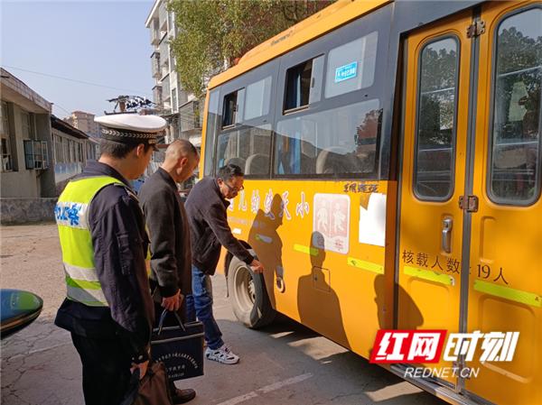 洪江市開展校車安全專項督查/ 洪江市開展校車安全專項督查