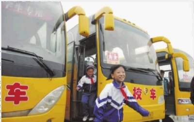 長沙校車新規(guī):校車嚴(yán)重違規(guī)可取消學(xué)校辦學(xué)資格