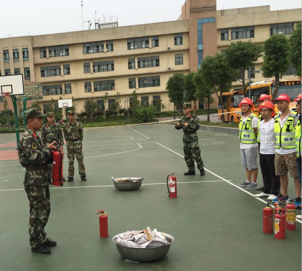 湖北監(jiān)利縣全面啟動(dòng)校車應(yīng)急疏散演練/ 湖北監(jiān)利縣全面啟動(dòng)校車應(yīng)急疏散演練