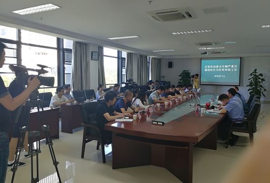 江西?。鹤⒁饬耍?yán)查校車8類將同違法行為 市民舉報(bào)可獲獎(jiǎng)勵(lì)