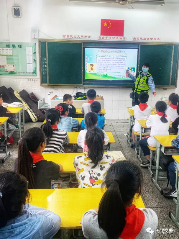 這樣的“黑校車”，你敢讓孩子坐嗎？