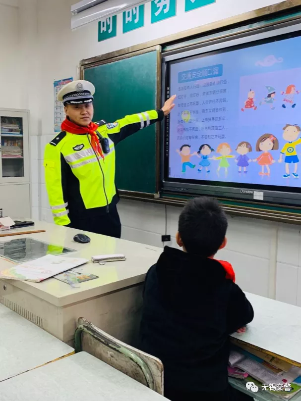 這樣的“黑校車”，你敢讓孩子坐嗎？