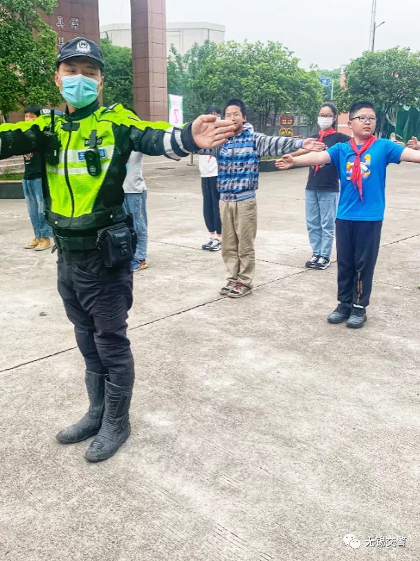 這樣的“黑校車”，你敢讓孩子坐嗎？