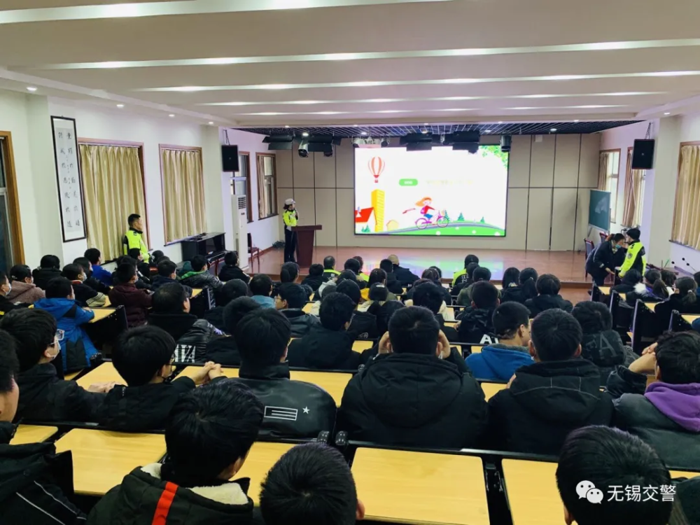 這樣的“黑校車”，你敢讓孩子坐嗎？