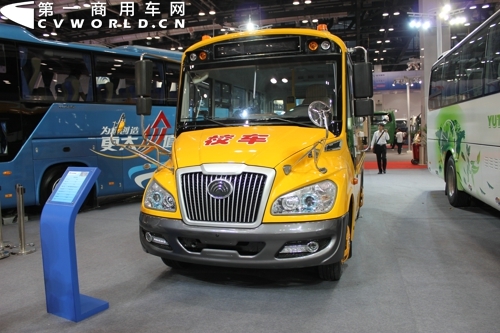 王文兵:市場(chǎng)出現(xiàn)三大熱點(diǎn) 宇通提前應(yīng)對(duì) 宇通ZK6559DX校車.jpg