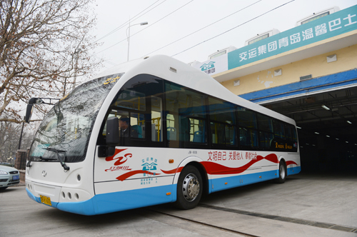 新國(guó)企:青島交運(yùn)綠色前行 校車與城鄉(xiāng)客運(yùn)一體化“雙覆蓋” 青島交運(yùn)溫馨巴士純電動(dòng)公交車