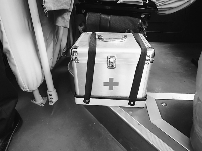 小學(xué)生校車普及大眾指日可待/ 小學(xué)生校車普及大眾指日可待