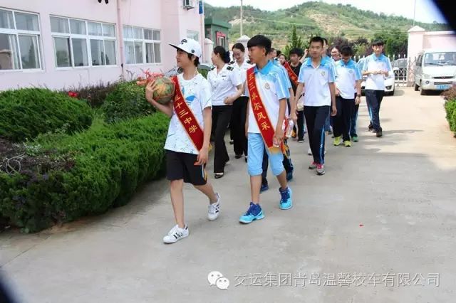 溫馨校車公司聯(lián)手中學(xué)生開展溫馨消暑志愿活動(dòng)