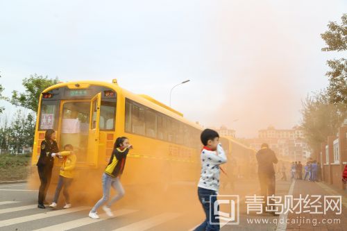 溫馨校車千人演練活動(dòng):29秒全部逃生 EZ7A8240