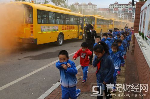 溫馨校車千人演練活動(dòng):29秒全部逃生 EZ7A8319