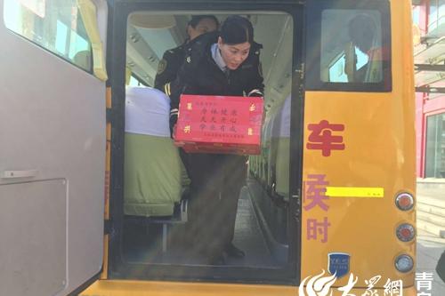 青島溫馨校車：“冬季送溫暖、衣舊暖人心”公益活動(dòng)