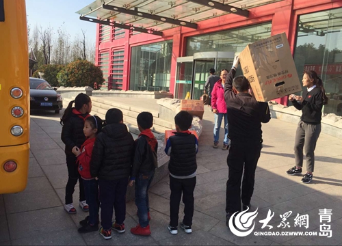 青島溫馨校車：“冬季送溫暖、衣舊暖人心”公益活動(dòng)
